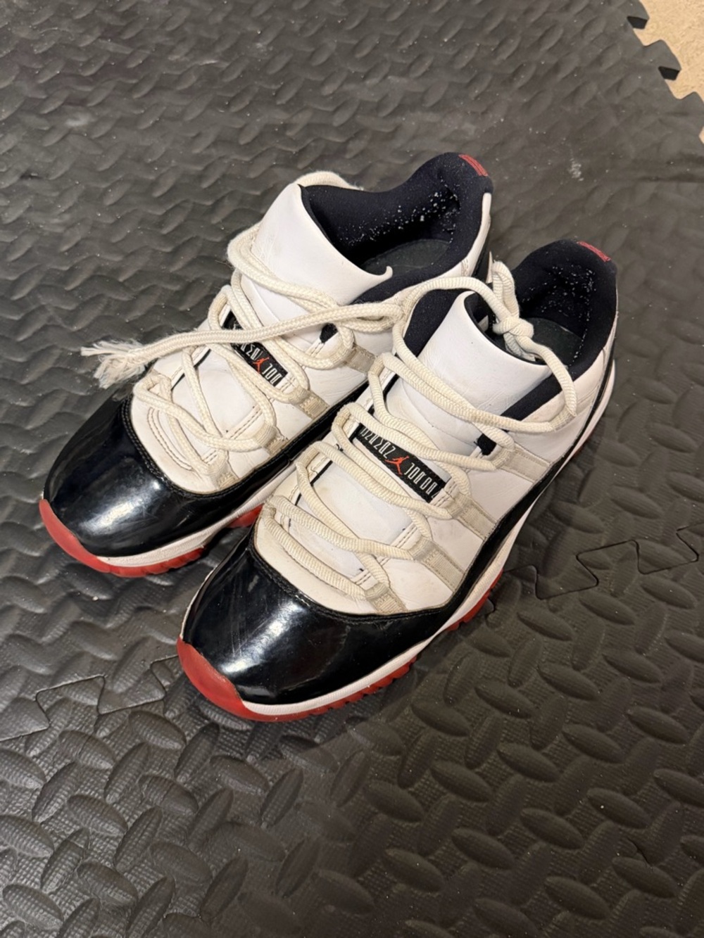 Jordan 11 low concord bred sz 10